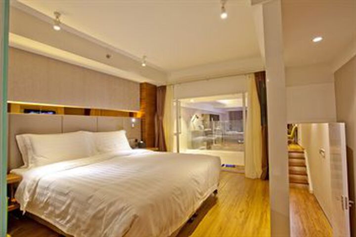 Room 10 of 46