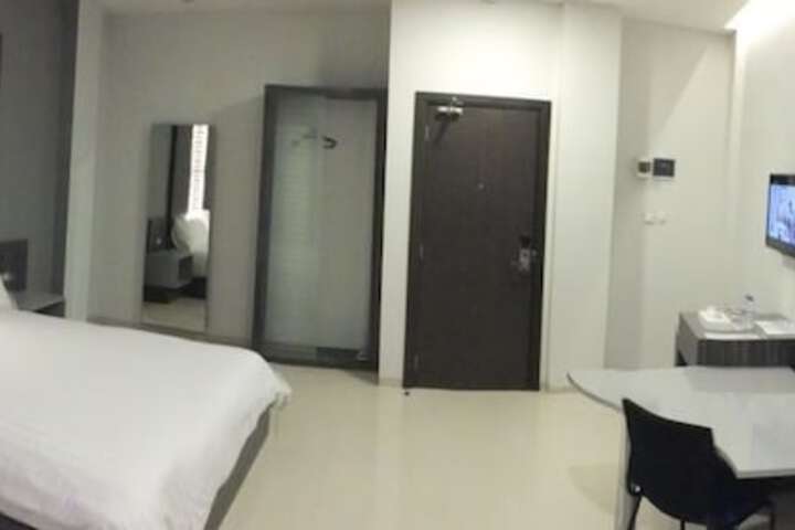 Room 20 of 35