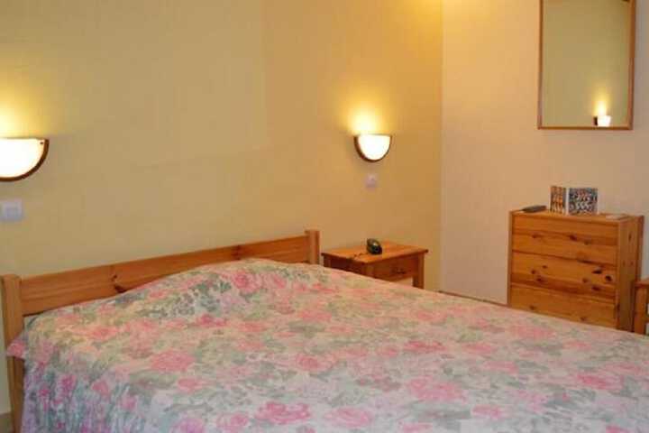 Room 5 of 9