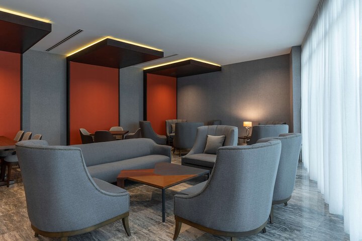 Lounge 86 of 108