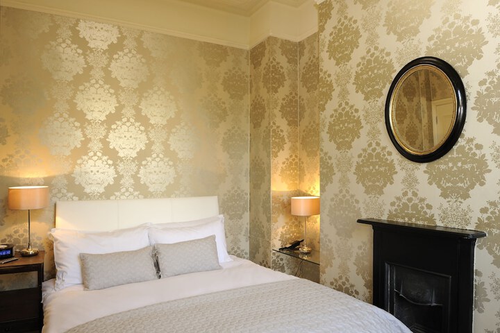 Room 5 of 82