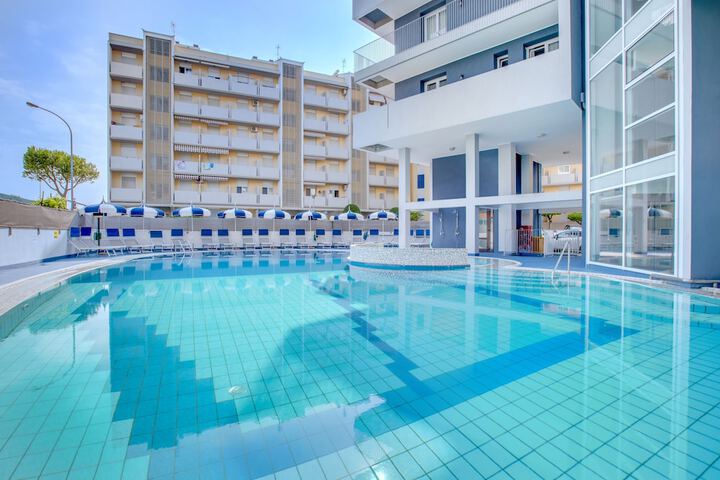 Hotel Pool