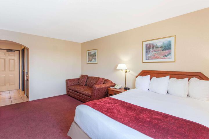 Queen Bed Accessible (11 of 21)