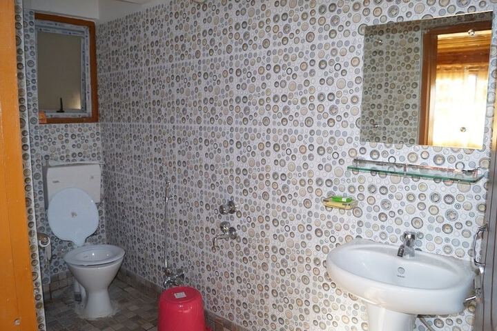 Room 9 of 11