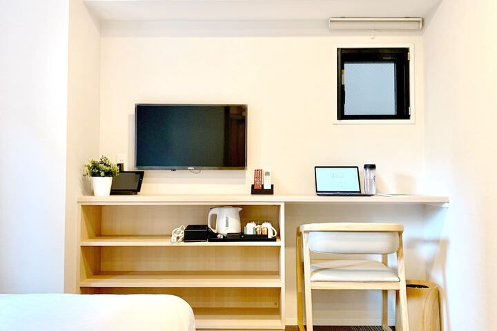 Room 2 of 20