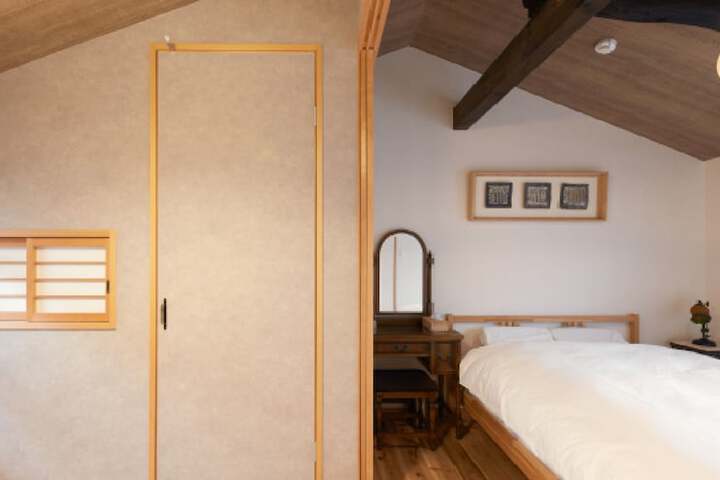 Room 7 of 33