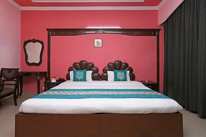 Room 18 of 25
