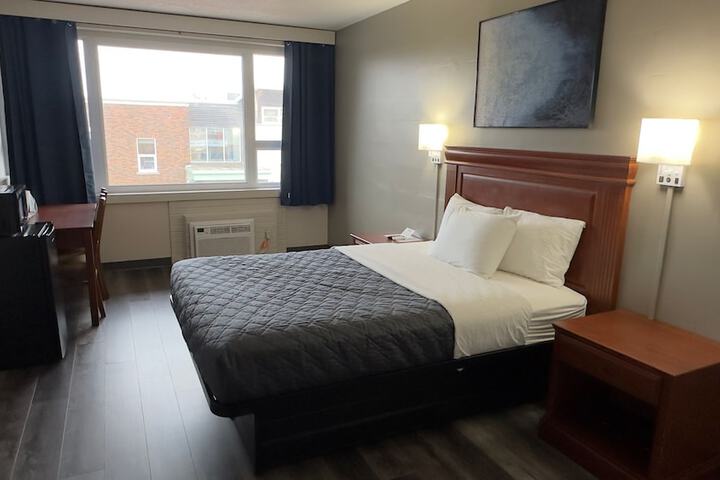 Room 12 of 28