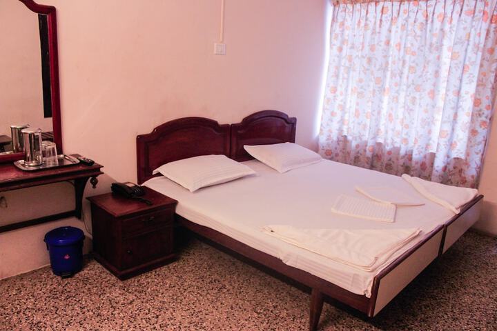 Room 5 of 33