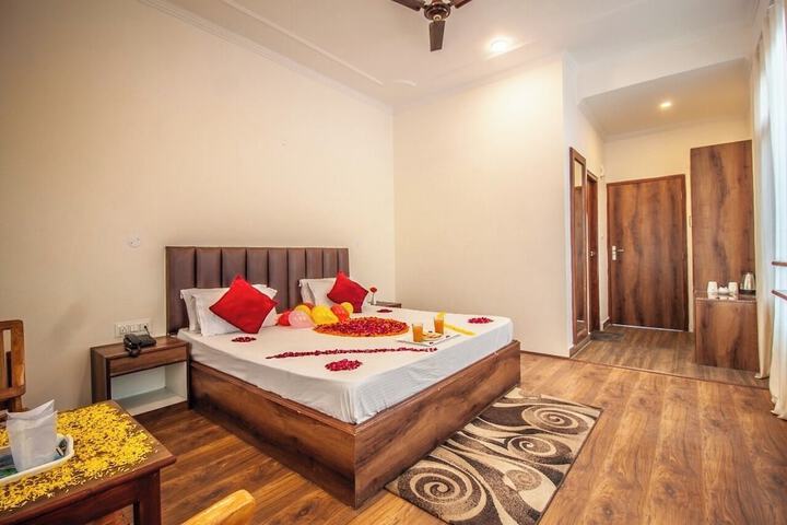 Room 9 of 29