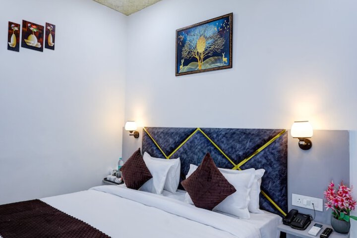 Room 14 of 18