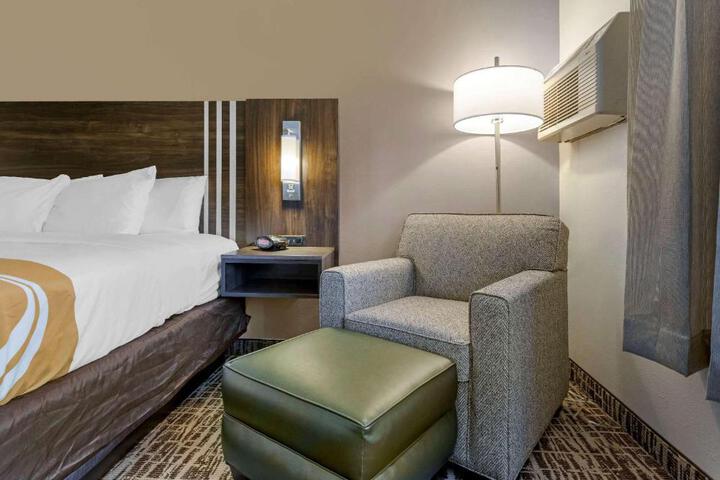 1 King Bed (2 of 7)