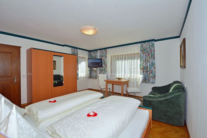 Room 6 of 36