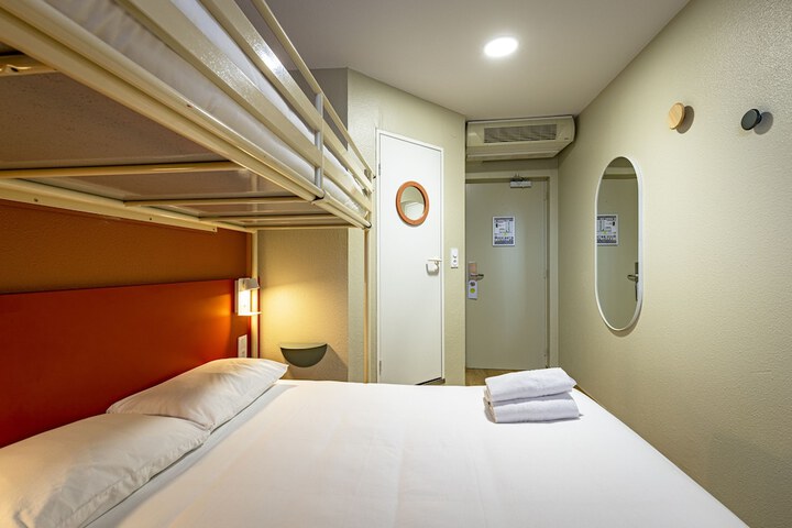 Room 12 of 29