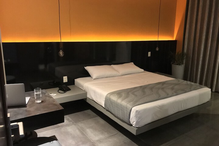 Room 2 of 118
