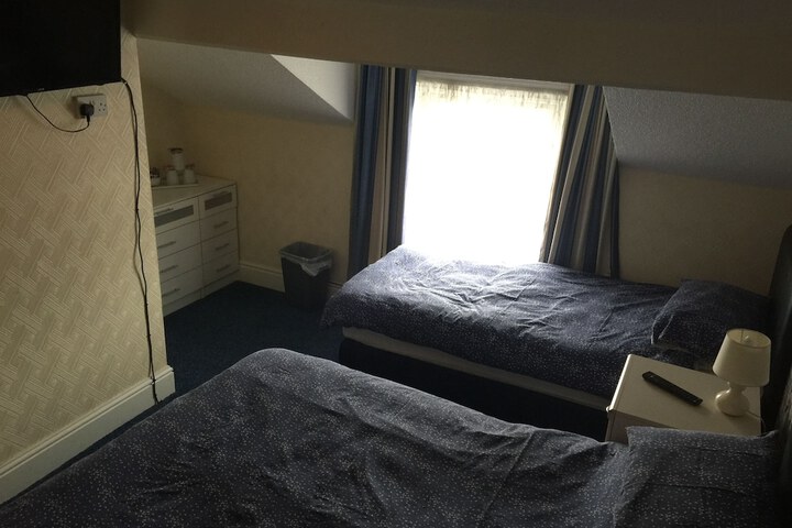 Room 12 of 87