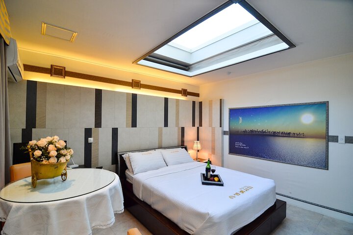 Room 13 of 54