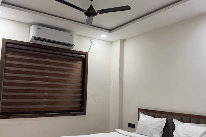 Room 3 of 7