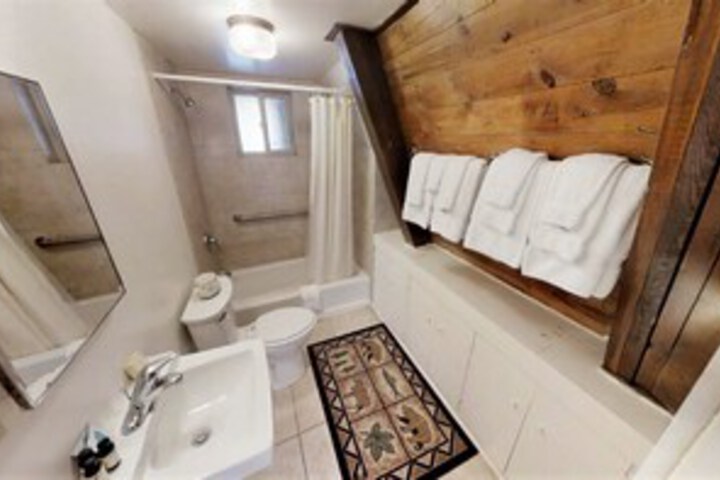 Room 4 of 11