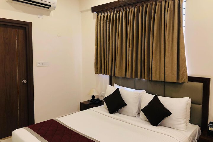 Room 6 of 18