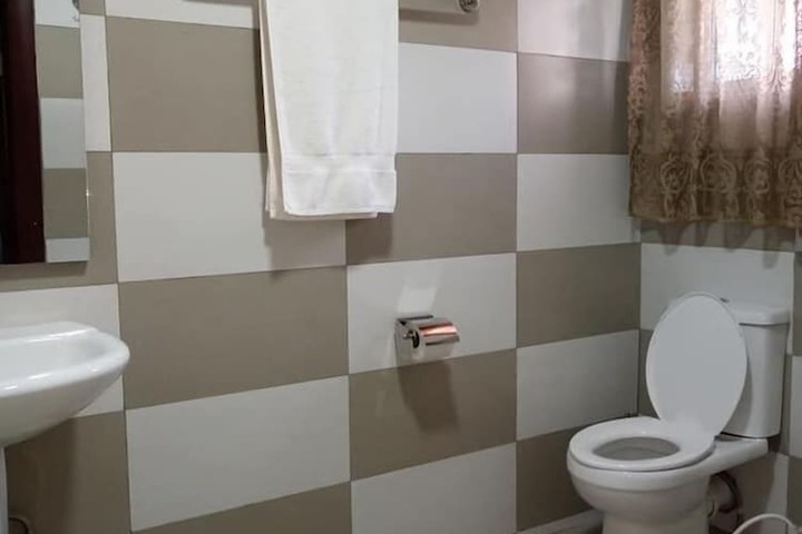 Room 10 of 20