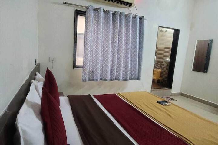 Room 2 of 12