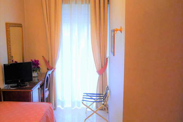 Room 15 of 201