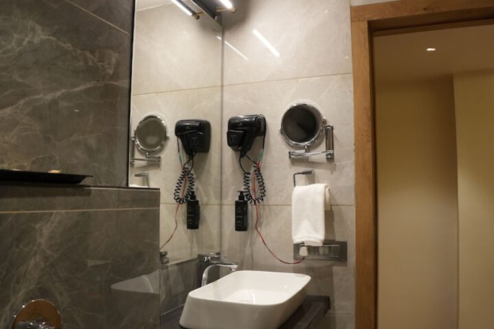 Room 12 of 20