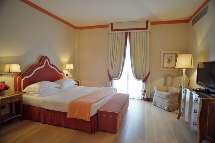 Room 42 of 216