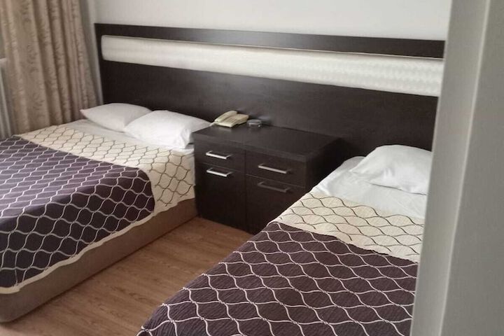 Room 13 of 21