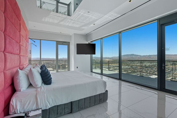 Room 50 of 484