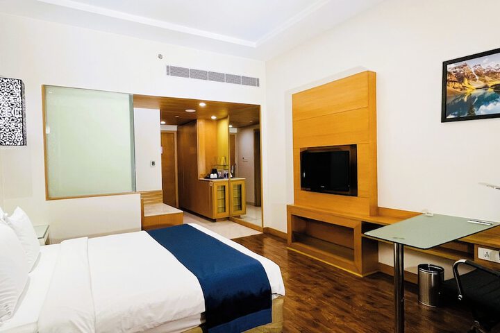 Room 6 of 39