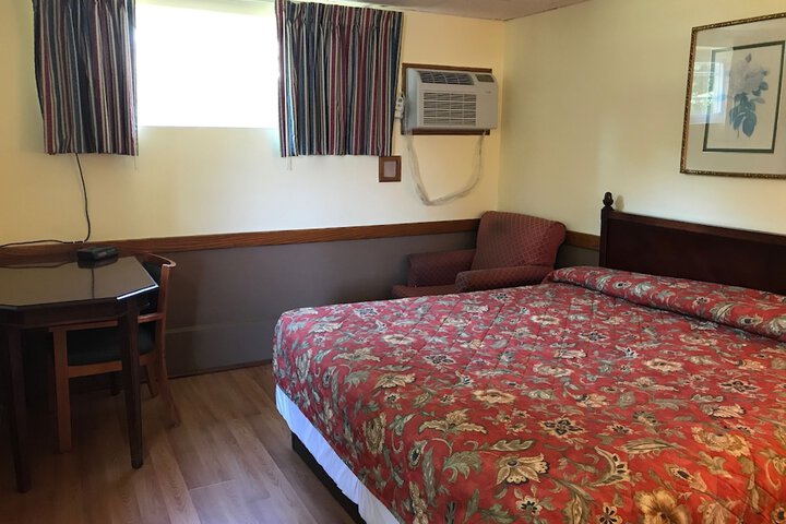 1 King Bed (6 of 12)