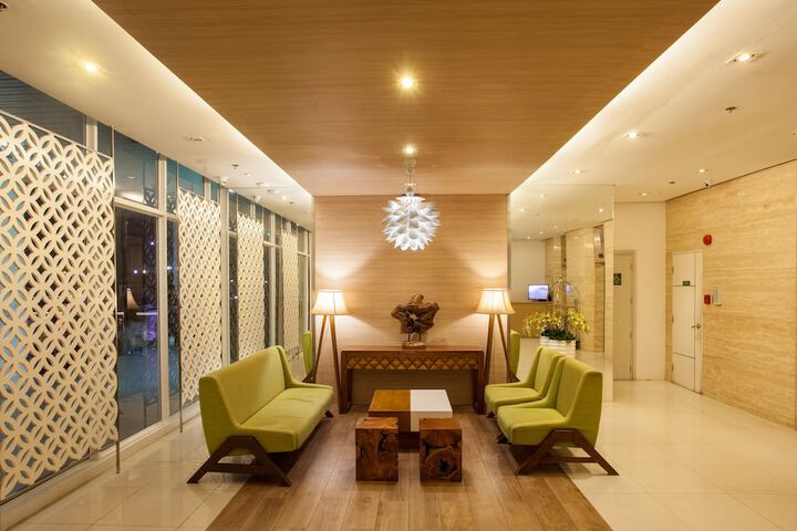 Business Center 23 of 26