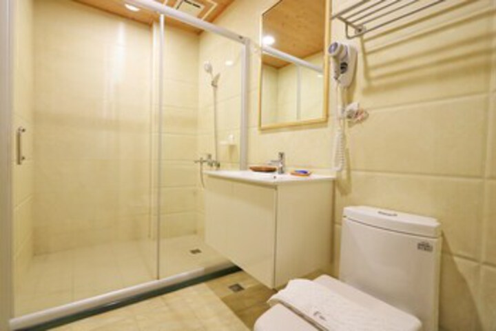 Room 5 of 22