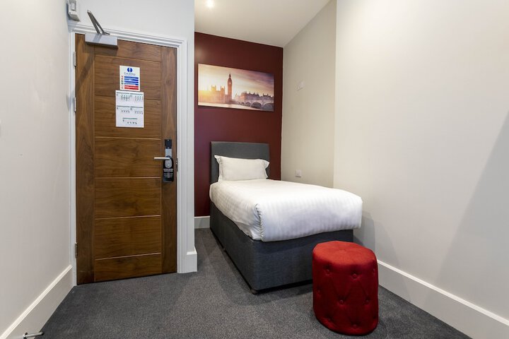 Room 10 of 26