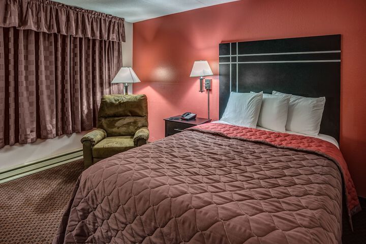 Premier Queen Bed (6 of 6)
