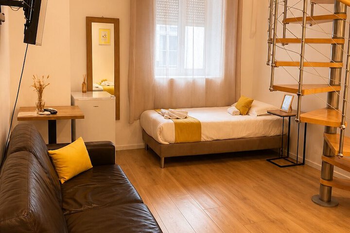 Room 13 of 28