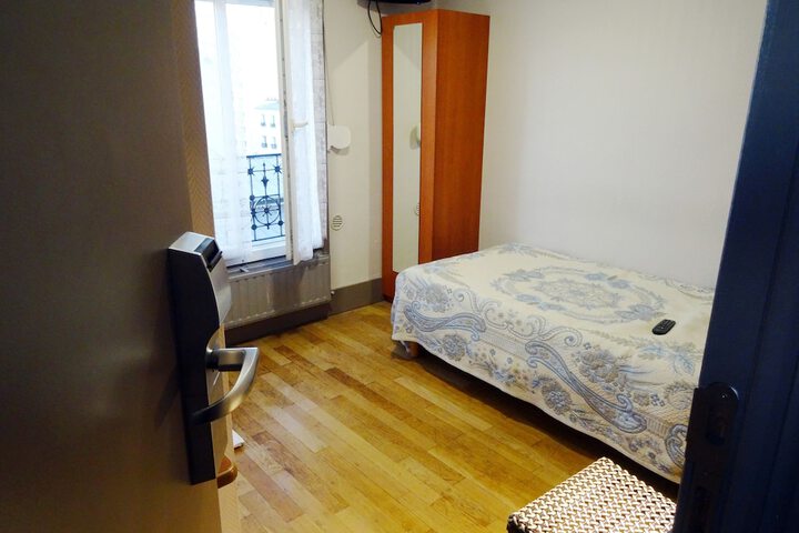 Room 16 of 34