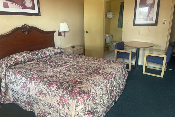 Room 17 of 35