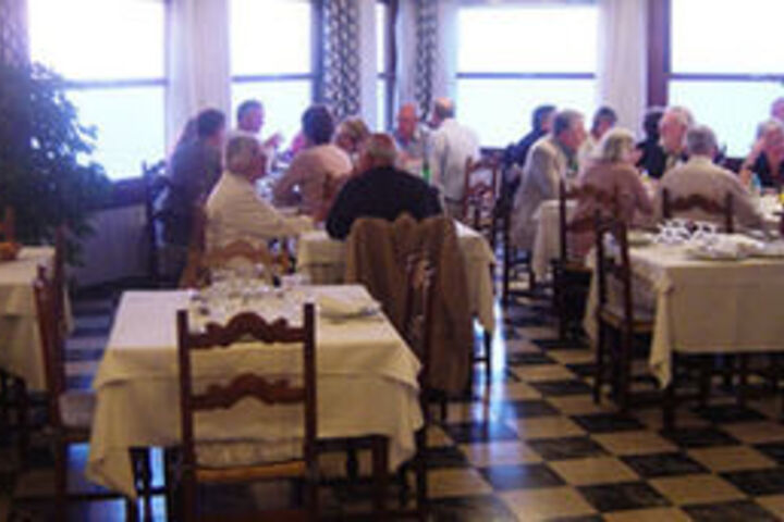 Dining 51 of 59