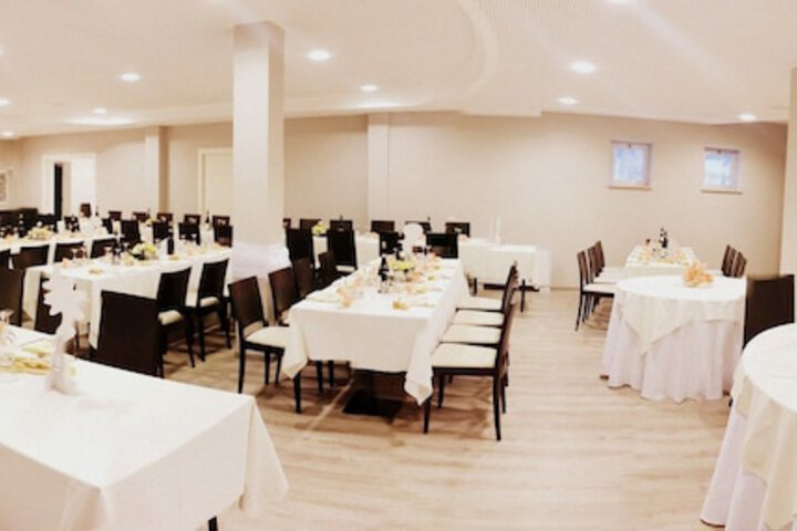 Ballroom/Hall 29 of 45