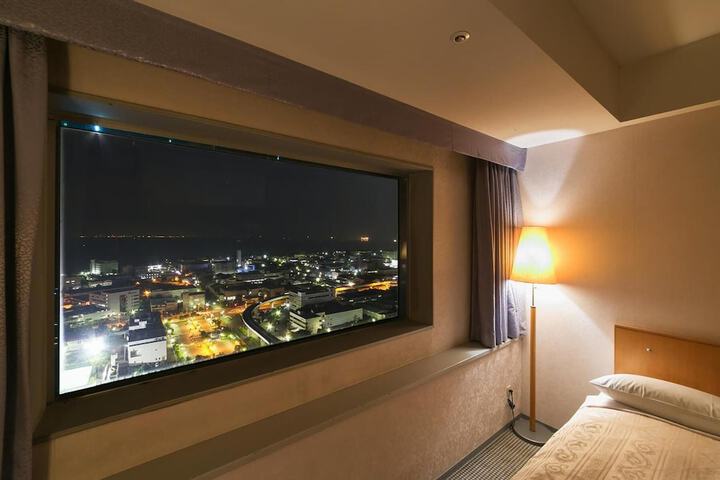Room 11 of 48