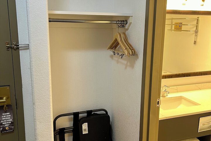 Room 27 of 63