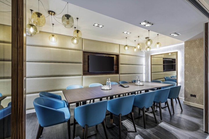 Business Center 105 of 114