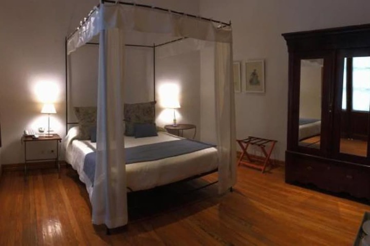 Room 3 of 33