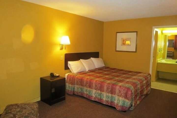 Room 4 of 18
