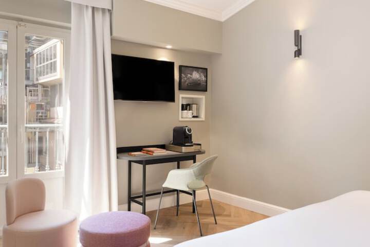 Room 32 of 103