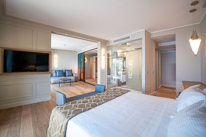 Room 12 of 87