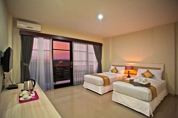 Room 13 of 38
